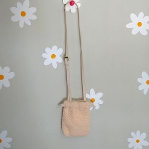 🌻NWOT Universal Thread Fuzzy Large Crossbody Phone Bag